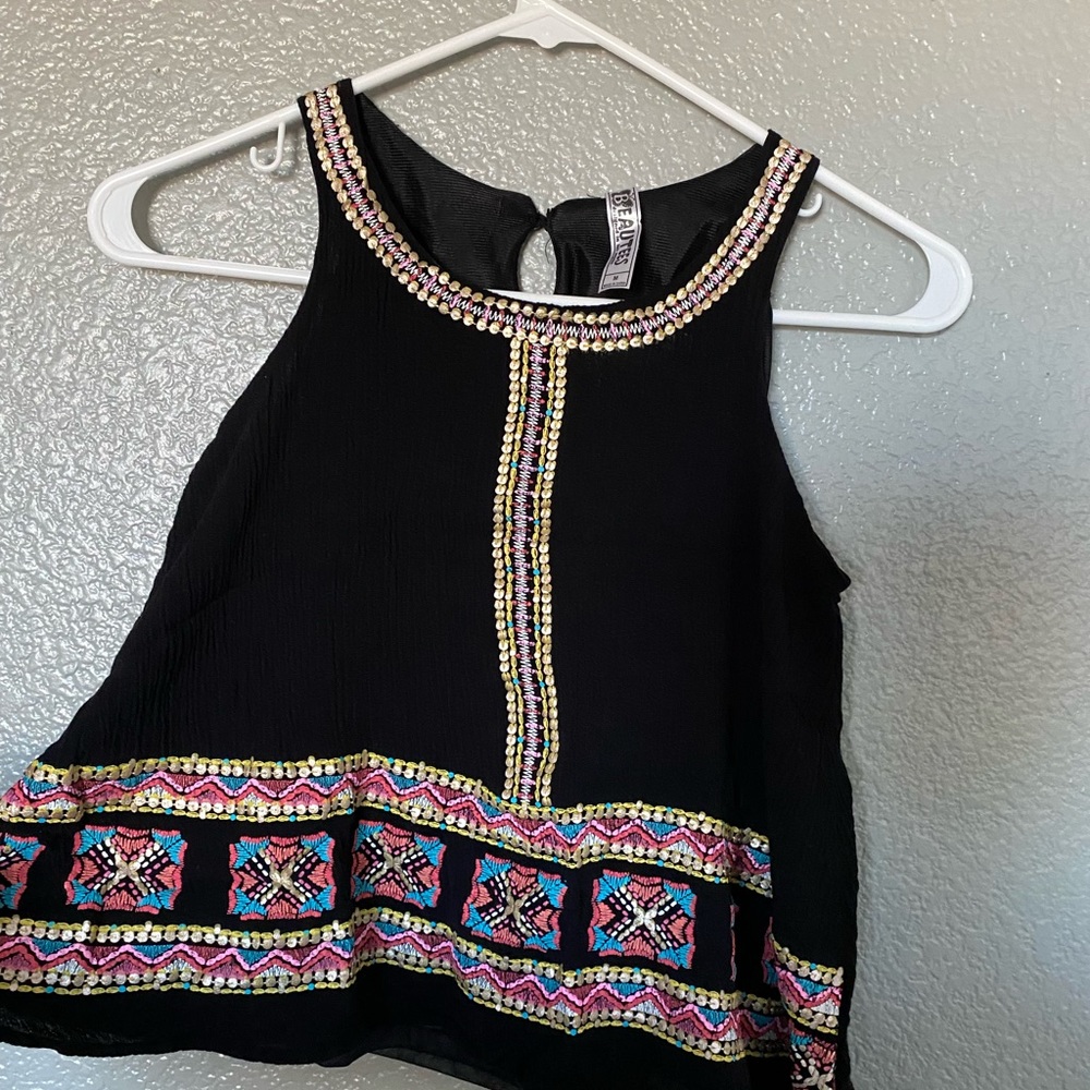 Black tank top crop top with beautiful stitching in the front
